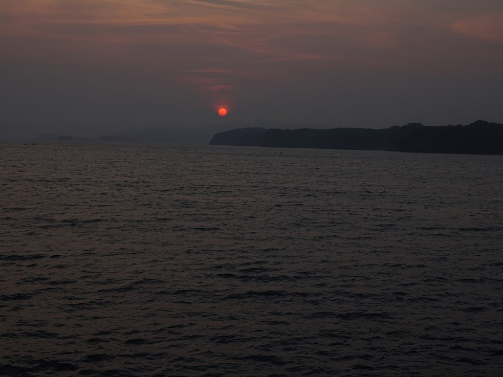志摩地中海村　サンセットクルージング　沈みそうな夕日
